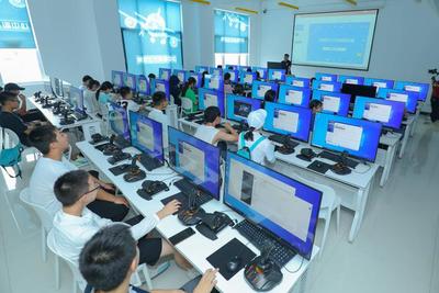 山東省青少年走進(jìn)淄博國(guó)防教育基地開(kāi)展網(wǎng)絡(luò)設(shè)備開(kāi)發(fā)實(shí)踐